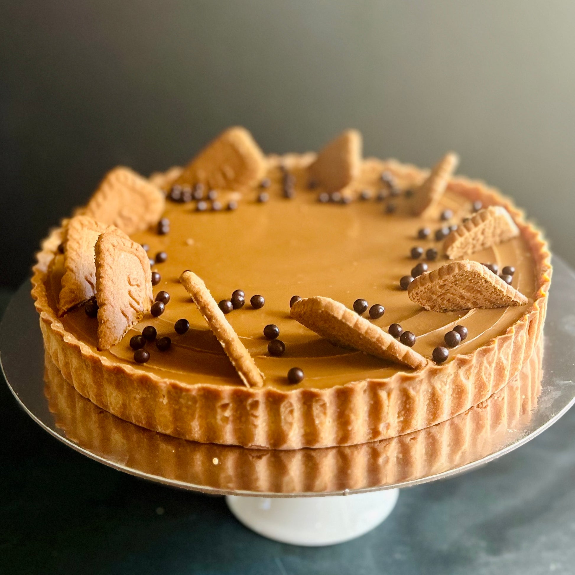 Biscoff Tart with crispy chocolate pearls